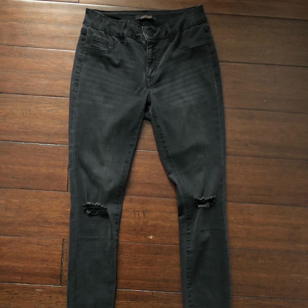 Super cute ripped black jeans